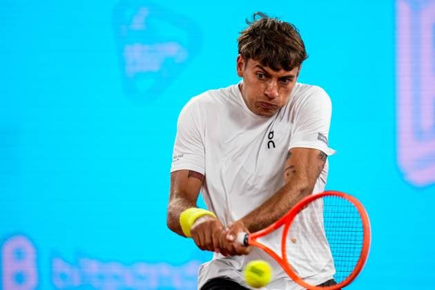 HAMBURG, GERMANY - MAY 22: Flavio Cobolli of Italy plays a backhand in his Men s Singles Quarter Final match against Roberto Bautista Agut of Spain during Day Six of the Bitpanda Hamburg Open at Am Rothenbaum on May 22, 2025 in Hamburg, Germany. (Photo by Rene Nijhuis) SPO  Copyright: xRenexNijhuis