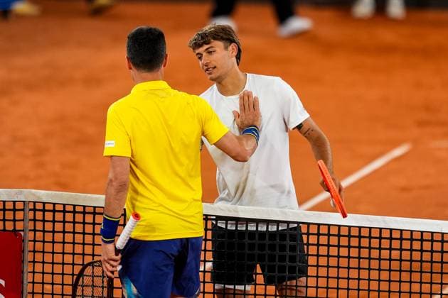 HAMBURG, GERMANY - MAY 22: Roberto Bautista Agut of Spain and Flavio Cobolli of Italy shake hands after their Men s Singles Quarter Final match during Day Six of the Bitpanda Hamburg Open at Am Rothenbaum on May 22, 2025 in Hamburg, Germany. (Photo by Rene Nijhuis) SPO  Copyright: xRenexNijhuis