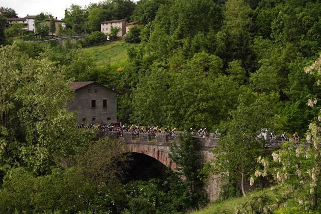 The pack rides during the stage 12 of the Giro d™Italia from Modena to Viadana (Oglio-Po), Italy - Thursday, May 22, 2025. - cycling.  Copyright: xMarcoxAlpozzi LaPressex