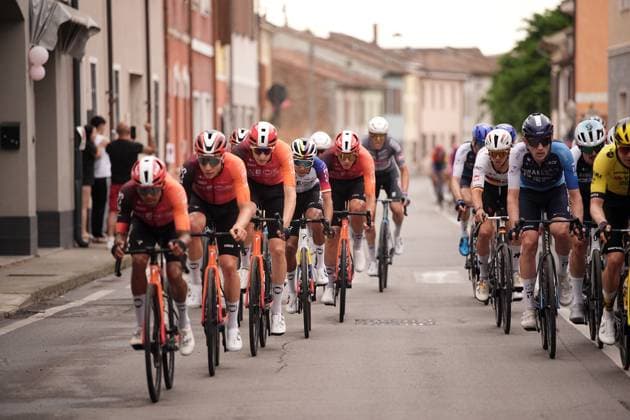 The pack rides during the stage 12 of the Giro d™Italia from Modena to Viadana (Oglio-Po), Italy - Thursday, May 22, 2025. - cycling.  Copyright: xMarcoxAlpozzi LaPressex