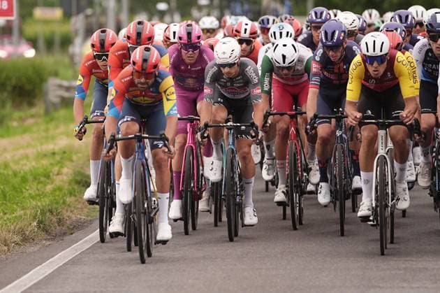 The pack rides during the stage 12 of the Giro d™Italia from Modena to Viadana (Oglio-Po), Italy - Thursday, May 22, 2025. - cycling.  Copyright: xMarcoxAlpozzi LaPressex