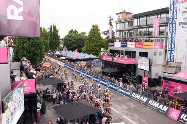 The pack rides during the stage 12 of the Giro d™Italia from Modena to Viadana (Oglio-Po), Italy - Thursday, May 22, 2025. - cycling.  Copyright: xMassimoxPaolone LaPressex