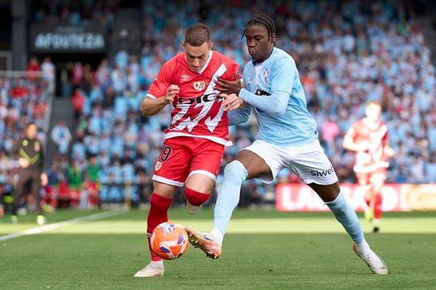 RC Celta de Vigo v Rayo Vallecano de Madrid - La Liga EA Sports Ilaix Moriba of RC Celta de Vigo competes for the ball with Jorge De Frutos of Rayo Vallecano during the La Liga EA Sports match between RC Celta de Vigo and Rayo Vallecano de Madrid at Estadio Abanca Balaidos in Vigo, Spain, on May 18, 2025. Vigo Pontevedra Spain  Copyright: xJosexManuelxAlvarezxReyx originalFilename:alvarezrey-rcceltad250518_npPGr.jpg