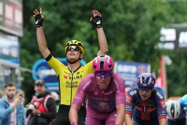 Kooij Olav of Team Visma Lease A Bike winner of the stage at the sprint during the stage 12 of the Giro d™Italia from Modena to Viadana (Oglio-Po), Italy - Thursday, May 22, 2025. - cycling.  Copyright: xGianxMattiaxD Alberto LaPressex