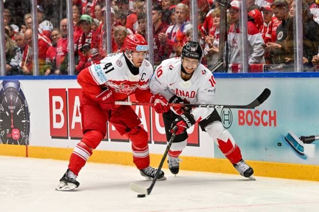 ODENSE, DENMARK MAY 22 Brayden Schenn of Canada R in a battle for the puck with Jesper Jensen Aabo of Denmark L during the 2025 Ice Hockey World Championship match between Canada and Denmark at Jyske Bank Arena on May 22, 2025 in Odense, Denmark Odense Jyske Bank Arena Denmark Copyright: xJustPictures.ch AndreaxBrancax jp-en-EuSpIm-AB_22052025_AAB_0457