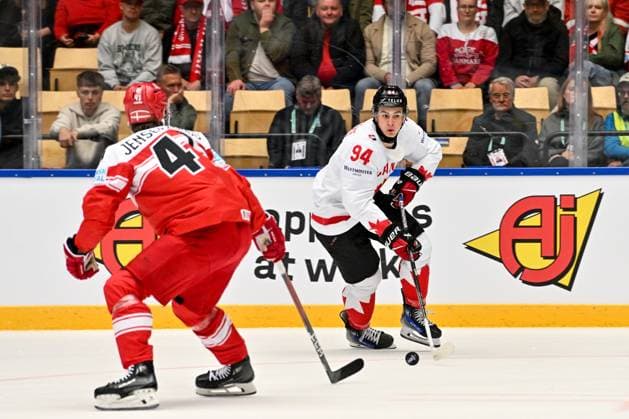 ODENSE, DENMARK MAY 22 Porter Martone of Canada skates down the ice with the puck during the 2025 Ice Hockey World Championship match between Canada and Denmark at Jyske Bank Arena on May 22, 2025 in Odense, Denmark Odense Jyske Bank Arena Denmark Copyright: xJustPictures.ch AndreaxBrancax jp-en-EuSpIm-AB_22052025_AAB_0552