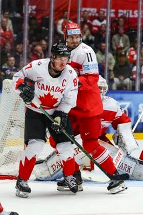 Eishockey, WM, Kanada - Dänemark Ice hockey, Eishockey - IIHF WC 2025 HERNING,DENMARK,22.MAY.25 - ICE HOCKEY - IIHF Ice Hockey World Championship, WM, Weltmeisterschaft 2025, quarterfinal, Canada vs Denmark. Image shows Sidney Crosby (CAN) and Alexander True (DEN).  GEPAxpictures xMaticxKlansek