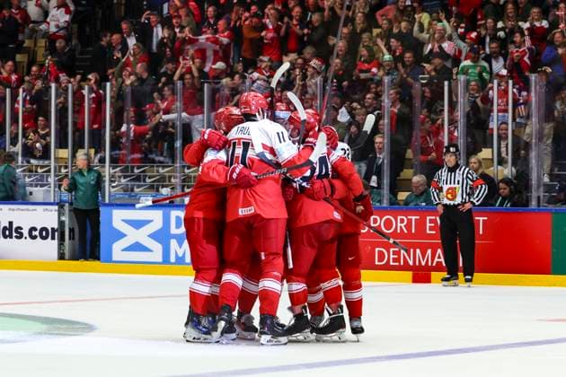 Eishockey, WM, Kanada - Dänemark Ice hockey, Eishockey - IIHF WC 2025 HERNING,DENMARK,22.MAY.25 - ICE HOCKEY - IIHF Ice Hockey World Championship, WM, Weltmeisterschaft 2025, quarterfinal, Canada vs Denmark. Image shows the rejoicing of DEN with Nikolaj Ehlers (DEN).  GEPAxpictures xMaticxKlansek