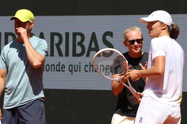 Roland Garros 2025 Wim Fissette, Iga Swiatek, Daria Abramowicz during training before Roland Garros 2025 tennis tournament in Paris France on 22 May 2025. Paris France  Copyright: xFotoxOlimpikx originalFilename:jastrzebowski-rolandga250522_npqc0.jpg