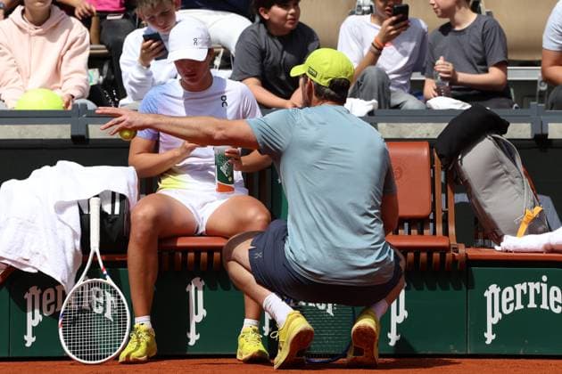 Roland Garros 2025 Wim Fissette, Iga Swiatek during training before Roland Garros 2025 tennis tournament in Paris France on 22 May 2025. Paris France  Copyright: xFotoxOlimpikx originalFilename:jastrzebowski-rolandga250522_npuob.jpg
