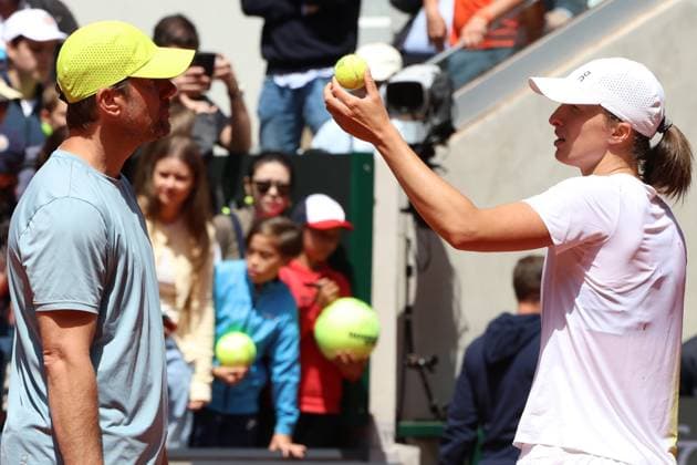 Roland Garros 2025 Wim Fissette, Iga Swiatek during training before Roland Garros 2025 tennis tournament in Paris France on 22 May 2025. Paris France  Copyright: xFotoxOlimpikx originalFilename:jastrzebowski-rolandga250522_npAlt.jpg