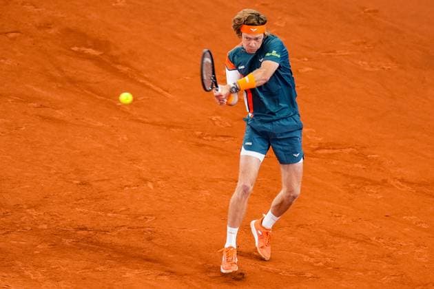 HAMBURG, GERMANY - MAY 22: Andrey Rublev of Russia plays a backhand in his Men s Singles Quarter Final match against Luciano Darderi of Italy during Day Six of the Bitpanda Hamburg Open at Am Rothenbaum on May 22, 2025 in Hamburg, Germany. (Photo by Rene Nijhuis) SPO  Copyright: xRenexNijhuis