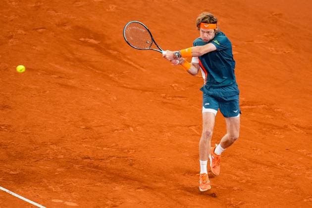 HAMBURG, GERMANY - MAY 22: Andrey Rublev of Russia plays a backhand in his Men s Singles Quarter Final match against Luciano Darderi of Italy during Day Six of the Bitpanda Hamburg Open at Am Rothenbaum on May 22, 2025 in Hamburg, Germany. (Photo by Rene Nijhuis) SPO  Copyright: xRenexNijhuis