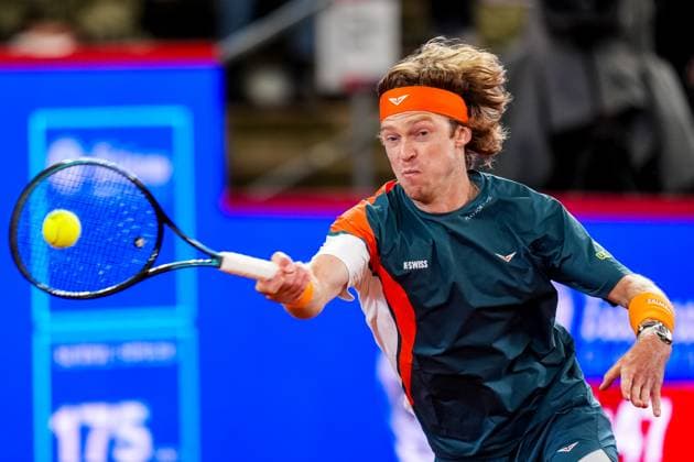 HAMBURG, GERMANY - MAY 22: Andrey Rublev of Russia plays a backhand in his Men s Singles Quarter Final match against Luciano Darderi of Italy during Day Six of the Bitpanda Hamburg Open at Am Rothenbaum on May 22, 2025 in Hamburg, Germany. (Photo by Rene Nijhuis) SPO  Copyright: xRenexNijhuis