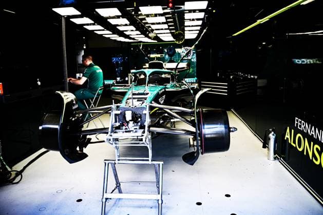 14 Fernando Alonso Of The Team Aston Martin Aramco Formula One Team, Aston Martin AMR25in box ,During Fia Formula One World Championship, WM, Weltmeisterschaft F1 Monaco Grand Prix 2025, 22 May In Monte Carlo , Monaco  Copyright: xLucaxBarsali IPAxSportx xipa-agency.netx xx IPA_58115789 IPA_Agency_IPA58115789