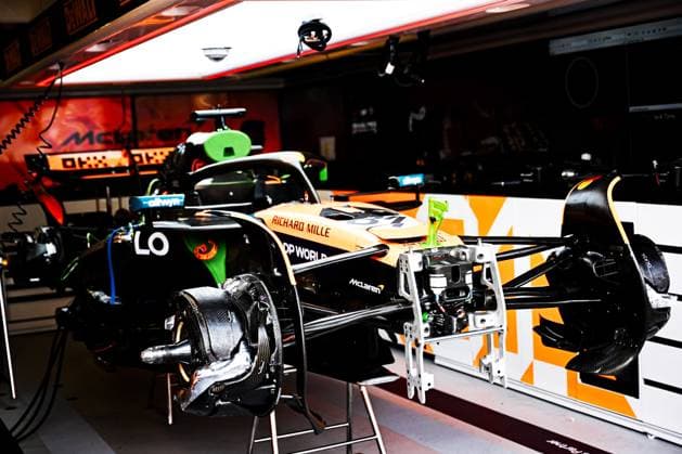 81 Oscar Piastri Of The Team Mclaren Formula 1 Team, Mclaren Mercedes MCL39in box ,During Fia Formula One World Championship, WM, Weltmeisterschaft F1 Monaco Grand Prix 2025, 22 May In Monte Carlo , Monaco  Copyright: xLucaxBarsali IPAxSportx xipa-agency.netx xx IPA_58115792 IPA_Agency_IPA58115792