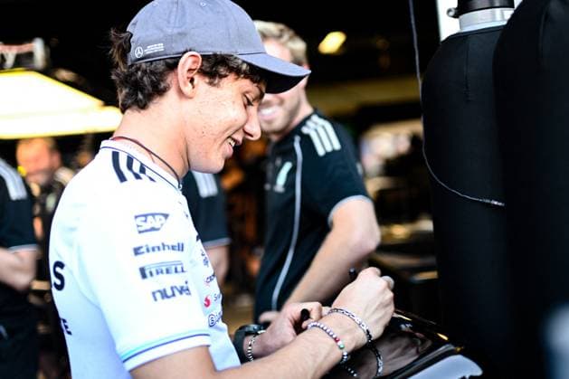 MOTORI - Formula 1 - TAG Heuer Grand Prix de Monaco 2025 - Practice 1 & 2 12 Kimi Antonelli Of The Team Mercedes-Amg Petronas Formula One Team, Mercedes W16,in Box,During Fia Formula One World Championship, WM, Weltmeisterschaft F1 Monaco Grand Prix 2025, 22 May In Monte Carlo , Monaco Monaco  Copyright: xIPAxSport ABACAx
