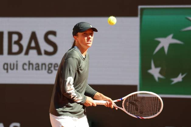 ROLAND GARROS 2025 Thierry Larret MAXPPP - PARIS (75) 23 05 2025 Thierry Larret Maxppp. Tennis. Roland Garros 2025. Internationaux de France de tennis. Stade Roland Garros, Paris (75). Le 23 mai 2025. Entrainement Iga SWIATEK vs Daria KASATRINA. training session PARIS (75) STADE ROLAND GARROS PARIS ILE DE FRANCE FRANCE  Copyright: xMAXPPPxThierryxLarretx TLR202505238449 TLR202505238449
