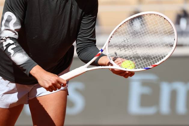 ROLAND GARROS 2025 Thierry Larret MAXPPP - PARIS (75) 23 05 2025 Thierry Larret Maxppp. Tennis. Roland Garros 2025. Internationaux de France de tennis. Stade Roland Garros, Paris (75). Le 23 mai 2025. Entrainement Iga SWIATEK vs Daria KASATRINA. illustration balle et raquelle tennis training session PARIS (75) STADE ROLAND GARROS PARIS ILE DE FRANCE FRANCE  Copyright: xMAXPPPxThierryxLarretx TLR202505238454 TLR202505238454