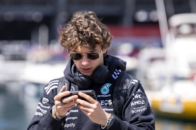 MONACO - Andrea Kimi Antonelli (Mercedes) arrives prior to the first free practice session ahead of the Monaco Grand Prix. ANP SANDER KING xVIxANPxSportx xxANPxIVx 528389617 originalFilename: 528389617.jpg