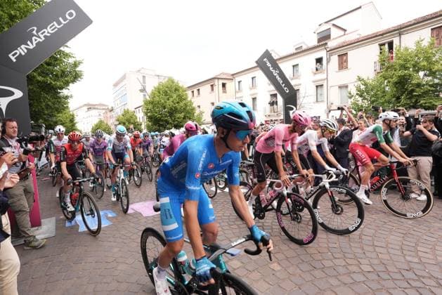 Start of the race during the stage 13 of the Giro d™Italia from Rovigo to Vicenza, Italy - Friday, May 23, 2025. - cycling.  Copyright: xMassimoxPaolone LaPressex