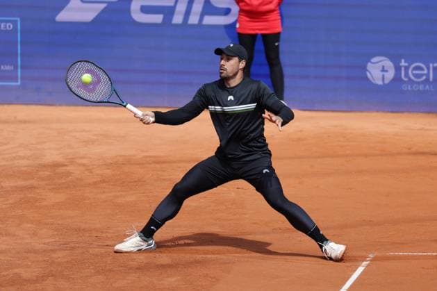 GER, Hamburg, xFSx , ATP 500 , Mens Tennis Tournament Bitpanda Hamburg Open 2025, Semifinals , Mens Doubles , 23 05 2025 Fernando Romboli BRA plays a forehand Copyright: HMBxMedia FernandoxSoares