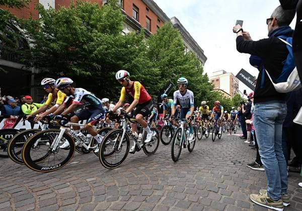 May 23, 2025, Rovigo, ITALY: The pack of riders at the departure of the 13th stage of the 108 Giro d Italia 2025, cycling race over 180 km from Rovigo to Vicenza, Italy, 23 May 2025. ANSA LUCA ZENNARO. Giro D Italia Cycling Tour - Stage 13  - ZUMAa110 20250523_zaf_a110_017 Copyright: xLucaxZennarox