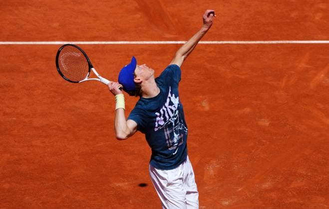 Jannik Sinner practices French Open Tennis, Friday Previews, Qualifying and Practice, Tennis, Roland Garros, Paris, France - 23 May 2025 EDITORIAL USE ONLY No use with unauthorised audio, video, data, fixture lists, club league logos or live services. Online in-match use limited to 120 images, no video emulation. No use in betting, games or single club league player publications. Copyright: xJavierxGarcia Shutterstockx 15314610be
