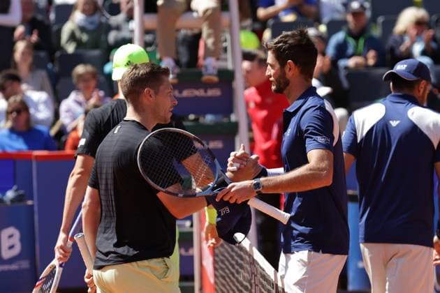 GER, Hamburg, xFSx , ATP 500 , Mens Tennis Tournament Bitpanda Hamburg Open 2025, Semifinals , Mens Doubles , 23 05 2025 Joe Salisbury GBR and Neal Skupski GBR congratulate Simone Bolelli ITA and Andrea Vavassori ITA on their victory Copyright: HMBxMedia FernandoxSoares