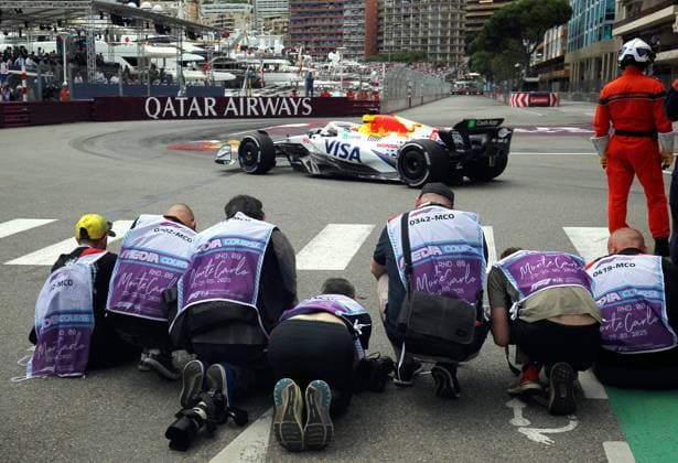GP MONACO ESSAIS LIBRES VENDREDI PHOTOPQR NICE MATIN Jean François Ottonello ; Monaco ; 23 05 2025 ; 82e Grand Prix de Monaco 2025 - Formule 1 essais libres - PHOTOGRAPHES CHICANE DU PORT DEVANT HADJAR 2025 Monaco GP Monaco France  Copyright: xPHOTOPQR NICExMATIN MAXPPPxJeanxFrançoisxOttonellox 20250523NIM9387 20250523NIM9387