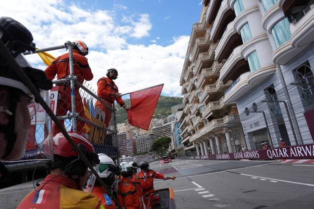 Formula 1 Grand Prix Monaco 2025 23 05 2025, Circuit de Monaco, Monte Carlo, Formula 1 Grand Prix Monaco 2025 ,in the picture A marshal shows the red flag nordphotoxGmbHx xBratic nph00250