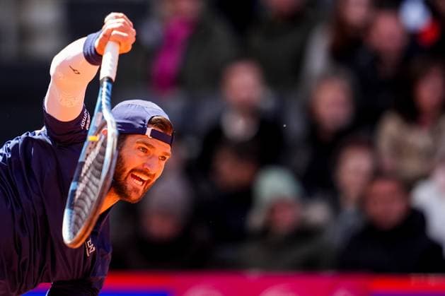 HAMBURG, GERMANY - MAY 23: Andrea Vavassori of Italy serves in his Men s Doubles Semi Final match with Simone Bolelli of Italy against Joe Salisbury of Great Britain and Neal Skupski of Great Britain during Day Seven of the Bitpanda Hamburg Open at Am Rothenbaum on May 23, 2025 in Hamburg, Germany. (Photo by Rene Nijhuis) SPO  Copyright: xRenexNijhuis