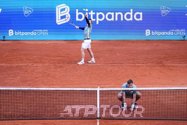 HAMBURG, GERMANY - MAY 23: Harri Heliovaara of Finland serves in his Men s Doubles Semi Final match with Henry Patten of Great Britain against Andres Molteni of Argentina and Fernando Romboli of Brazil during Day Seven of the Bitpanda Hamburg Open at Am Rothenbaum on May 23, 2025 in Hamburg, Germany. (Photo by Rene Nijhuis) SPO  Copyright: xRenexNijhuis
