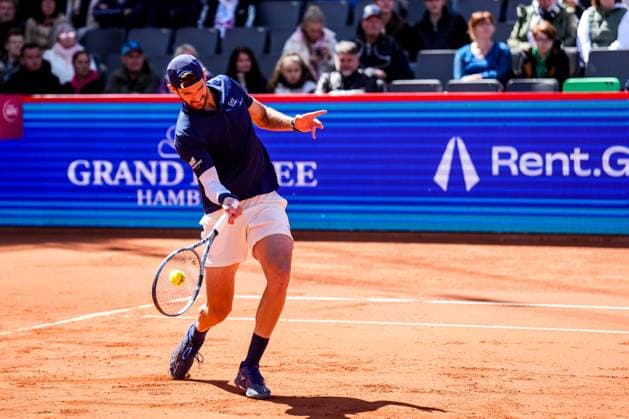 HAMBURG, GERMANY - MAY 23: Andrea Vavassori of Italy plays a forehand in his Men s Doubles Semi Final match with Simone Bolelli of Italy against Joe Salisbury of Great Britain and Neal Skupski of Great Britain during Day Seven of the Bitpanda Hamburg Open at Am Rothenbaum on May 23, 2025 in Hamburg, Germany. (Photo by Rene Nijhuis) SPO  Copyright: xRenexNijhuis