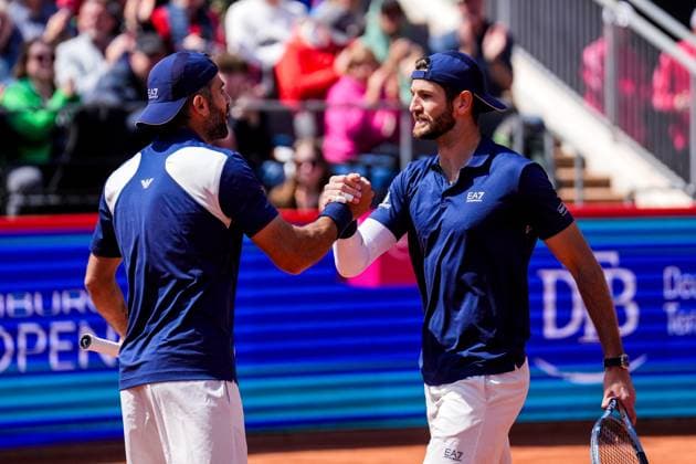 HAMBURG, GERMANY - MAY 23: Simone Bolelli of Italy and Andrea Vavassori of Italy celebrate victory after their Men s Doubles Semi Final match against Joe Salisbury of Great Britain and Neal Skupski of Great Britain during Day Seven of the Bitpanda Hamburg Open at Am Rothenbaum on May 23, 2025 in Hamburg, Germany. (Photo by Rene Nijhuis) SPO  Copyright: xRenexNijhuis
