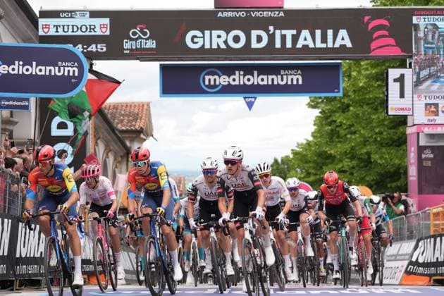 The pack rides during the stage 13 of the Giro d™Italia from Rovigo to Vicenza, Italy - Friday, May 23, 2025. - cycling.  Copyright: xMassimoxPaolone LaPressex