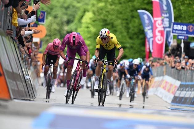 Sport Themen der Woche KW21 Sport Bilder des Tages 23-05-2025 Giro D italia; Tappa 13 Rovigo - Vicenza; 2025, Lidl - Trek; 2025, Visma - Lease A Bike; Pedersen, Mads; Van Aert, Wout; Vicenza - Monte Berico; 