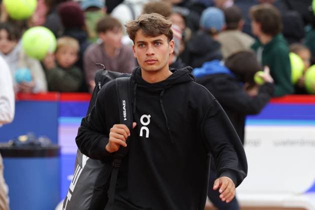 GER, Hamburg, xFSx , ATP 500 , Mens Tennis Tournament Bitpanda Hamburg Open 2025, Semifinals , Mens Doubles , 23 05 2025 Flavio Cobolli ITA says goodbye to the spectators , fans Copyright: HMBxMedia FernandoxSoares