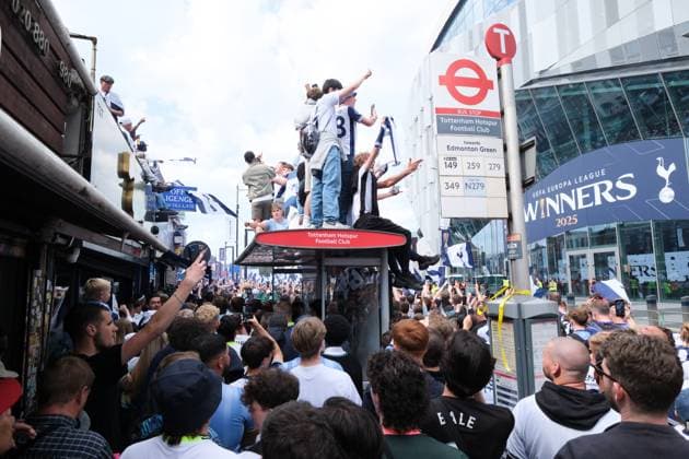 Tottenham Fans Celebrate Winning The Europa League Featuring: Atmosphere Where: London, United Kingdom When: 23 May 2025 Credit: Matthew Chattle Cover Images EDITORIAL USE ONLY. NOT FOR USE BY NEWSPAPERS BASED IN THE UK. Copyright: xx coverimg54788801