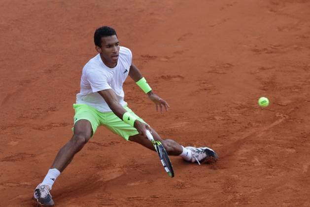 GER, Hamburg, xFSx , ATP 500 , Mens Tennis Tournament Bitpanda Hamburg Open 2025, Semifinals , Mens Singles , 23 05 2025 Felix Auger Aliassime CAN plays a forehand Copyright: HMBxMedia FernandoxSoares