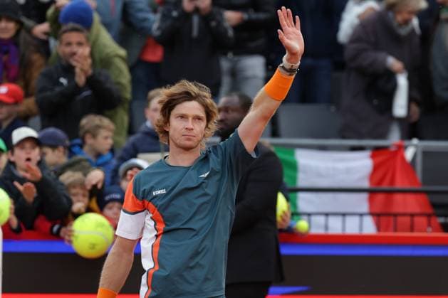 GER, Hamburg, xFSx , ATP 500 , Mens Tennis Tournament Bitpanda Hamburg Open 2025, Semifinals , Mens Singles , 23 05 2025 Andrey Rublev RUS thanks the spectators, fans Copyright: HMBxMedia FernandoxSoares