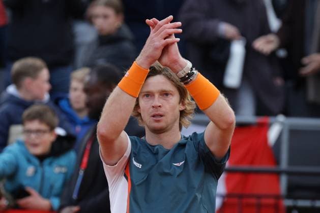 GER, Hamburg, xFSx , ATP 500 , Mens Tennis Tournament Bitpanda Hamburg Open 2025, Semifinals , Mens Singles , 23 05 2025 Andrey Rublev RUS thanks the spectators, fans Copyright: HMBxMedia FernandoxSoares