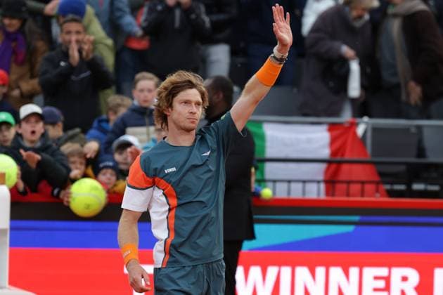 GER, Hamburg, xFSx , ATP 500 , Mens Tennis Tournament Bitpanda Hamburg Open 2025, Semifinals , Mens Singles , 23 05 2025 Andrey Rublev RUS thanks the spectators, fans Copyright: HMBxMedia FernandoxSoares