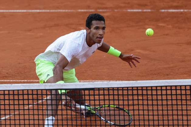 GER, Hamburg, xFSx , ATP 500 , Mens Tennis Tournament Bitpanda Hamburg Open 2025, Semifinals , Mens Singles , 23 05 2025 Felix Auger Aliassime CAN plays a backhand Copyright: HMBxMedia FernandoxSoares