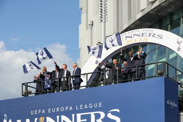 23rd May 2025; Tottenham Hotspur Stadium, Tottenham, London, England; Tottenham Hotspur trophy parade; staff and ex players waves to the fans  ActionPlus12792091 KatiexChan