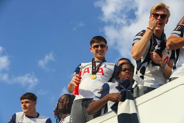 23rd May 2025; Tottenham Hotspur Stadium, Tottenham, London, England; Tottenham Hotspur trophy parade; Mikey Moore and Bergvall stand for the fans  ActionPlus12792096 KatiexChan