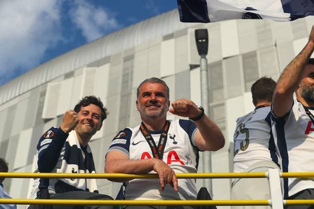 23rd May 2025; Tottenham Hotspur Stadium, Tottenham, London, England; Tottenham Hotspur trophy parade; Ryan Mason and coach Ange Pisticoglou wave to the fans  ActionPlus12792100 KatiexChan