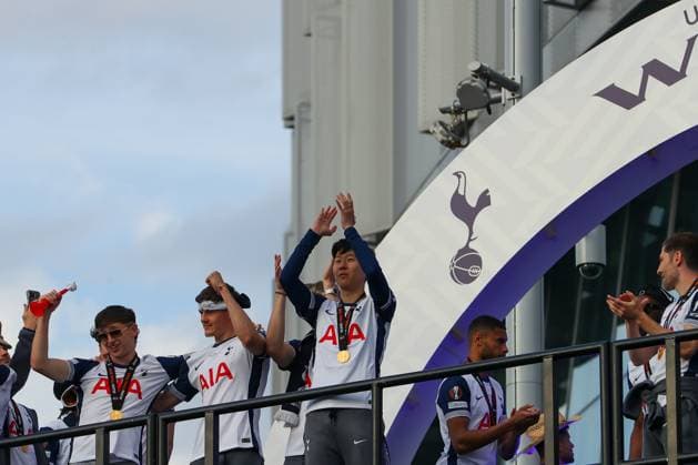 23rd May 2025; Tottenham Hotspur Stadium, Tottenham, London, England; Tottenham Hotspur trophy parade; Spurs captain Son Heung-min waves to the crowd  ActionPlus12792107 KatiexChan