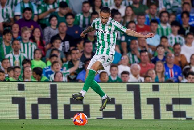 Real Betis v Valencia CF - La Liga EA Sports Antony of Real Betis controls the ball during the La Liga EA Sports match between Real Betis and Valencia CF at Benito Villamarin in Seville, Spain, on May 23, 2025. Seville Spain  Copyright: xDAXxImagesx originalFilename:daximages-realbeti250523_np5Wk.jpg