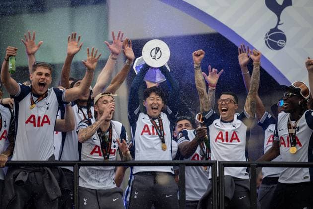 LONDON, ENGLAND - MAY 23: Tottenham Hotspur players including Micky van de Ven, James Maddison, Son Heung-min, Pedro Porro during the Tottenham Hotspur UEFA Europa League trophy parade on May 23, 2025 in London, England. Spurs defeated Manchester United, ManU in the final in Bilbao on May 21 to win their first major trophy in 17 years. Photo Sebastian Frej Tottenham Hotspur UEFA Europa League Trophy Parade Copyright: xx